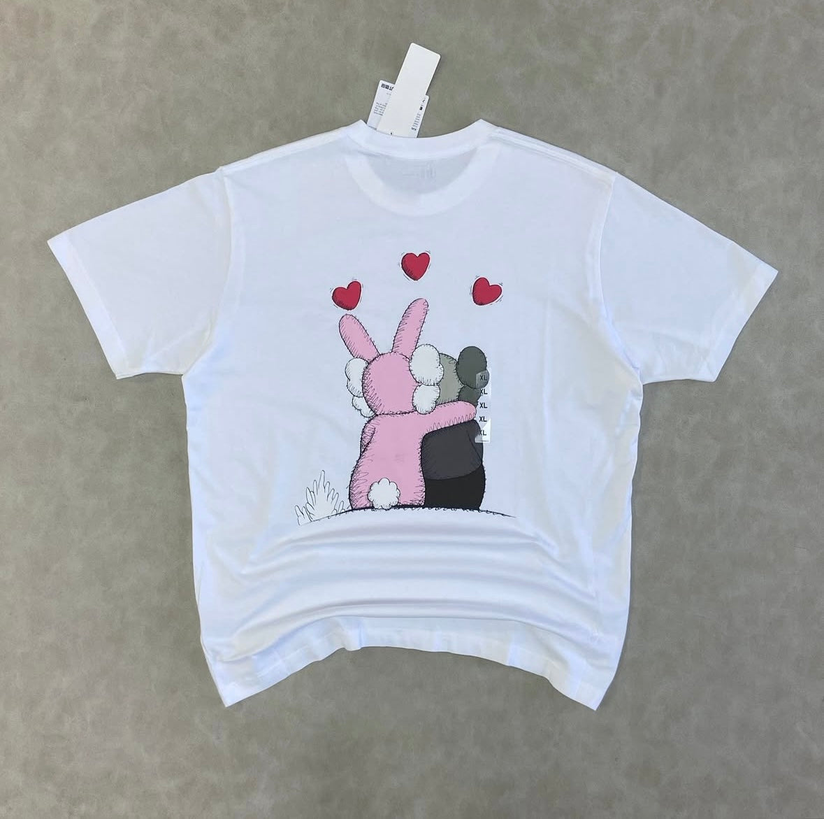 KAWS + Warhol UT Graphic Uniqlo T-
Shirt
