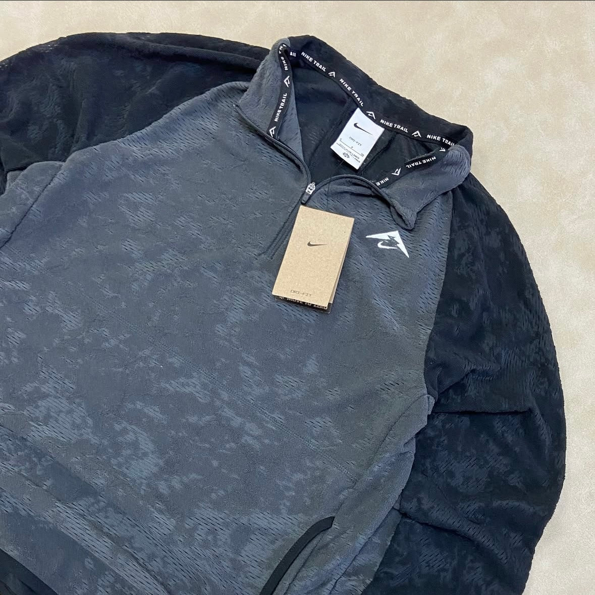 Nike TrailMen’s DriFit 1/2 Zip Running Top