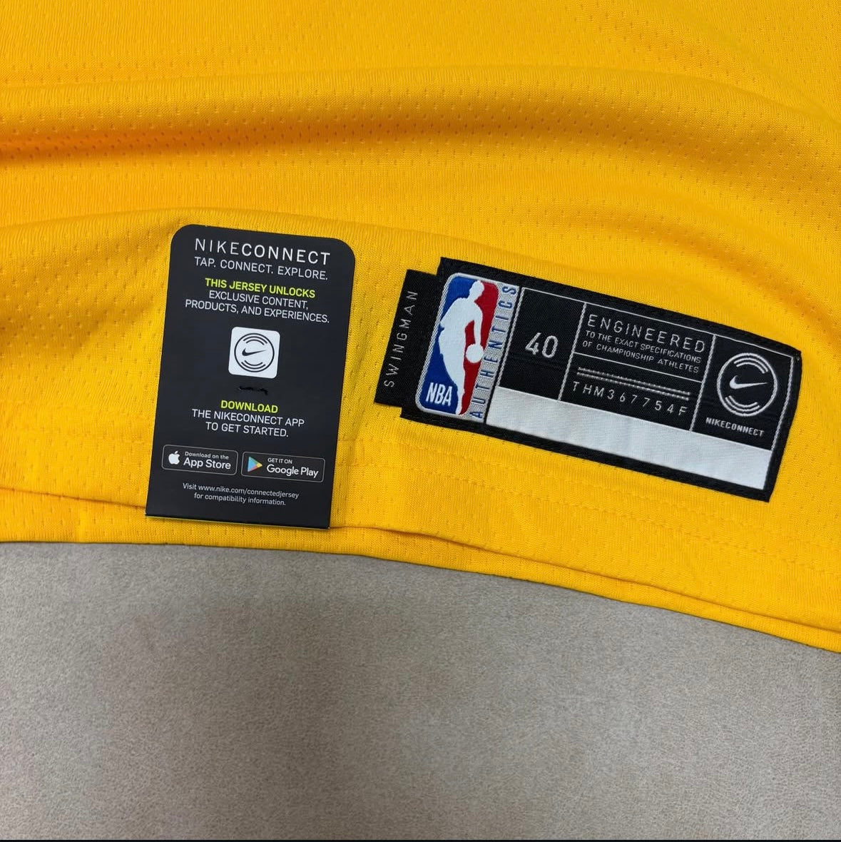 Nike Stephen Curry Golden State
Warriors Yellow Hardwood Classics Swingman Player
Jersey