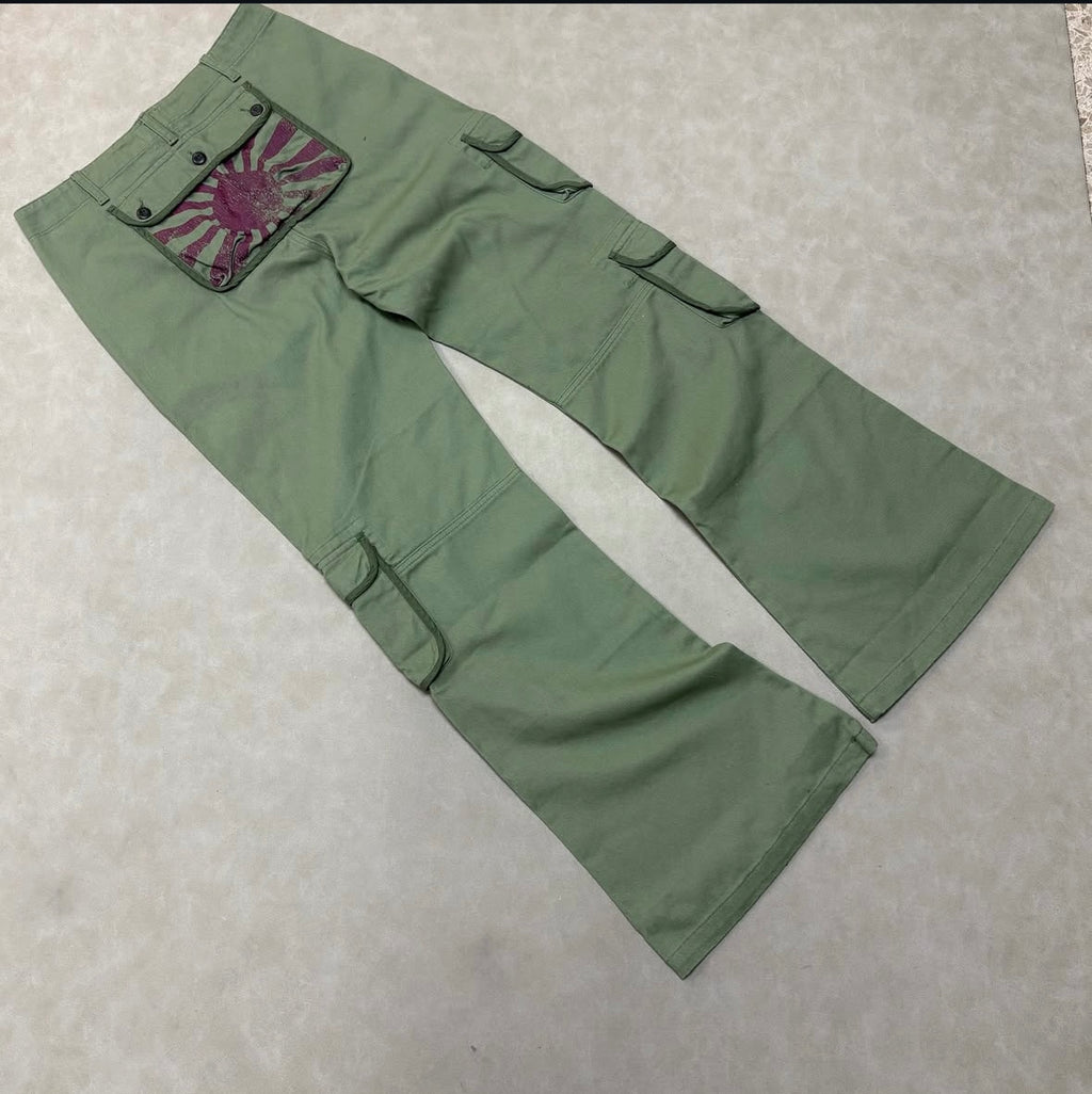 GREAT BRITAIN V U.A.S 74 JAPÓN
SUNNY FLARE PANTS