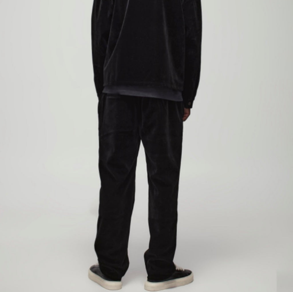 STRAIGHT VELVET TROUSERS WITH
FIXED WAIST