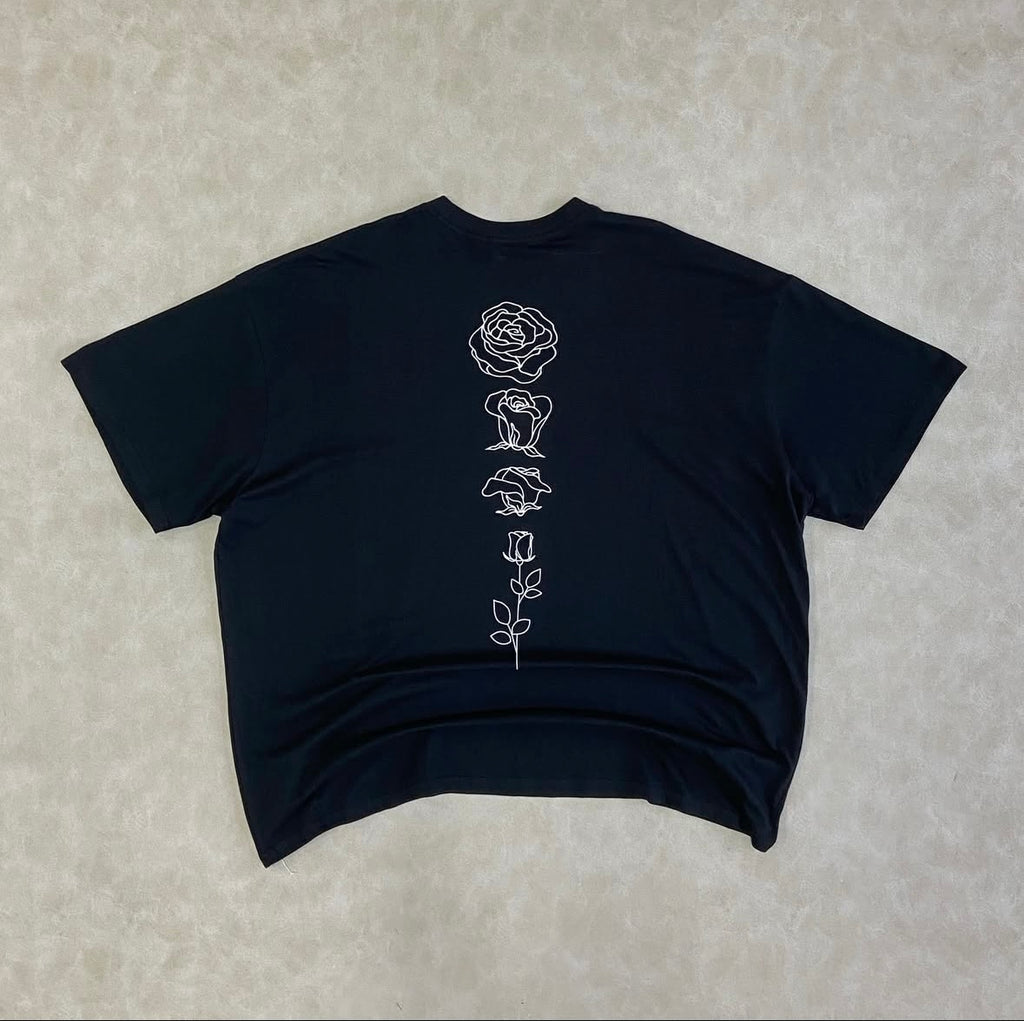 Plus Oversized Floral Line Drawing Print
T-Shirt
