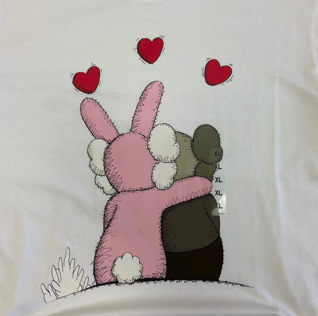 KAWS + Warhol UT Graphic Uniqlo T-
Shirt
