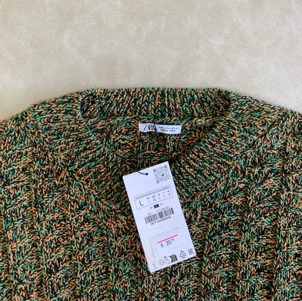 CREW NECK SWEATER MADE OF
EMBOSSED FABRIC