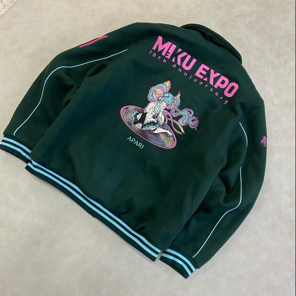 Officially licensed collaboration between
Apari and Crypton Future Media.