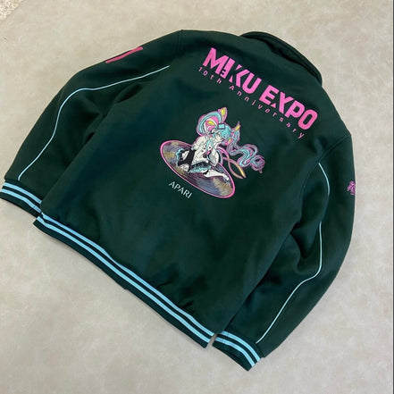 Officially licensed collaboration between
Apari and Crypton Future Media.