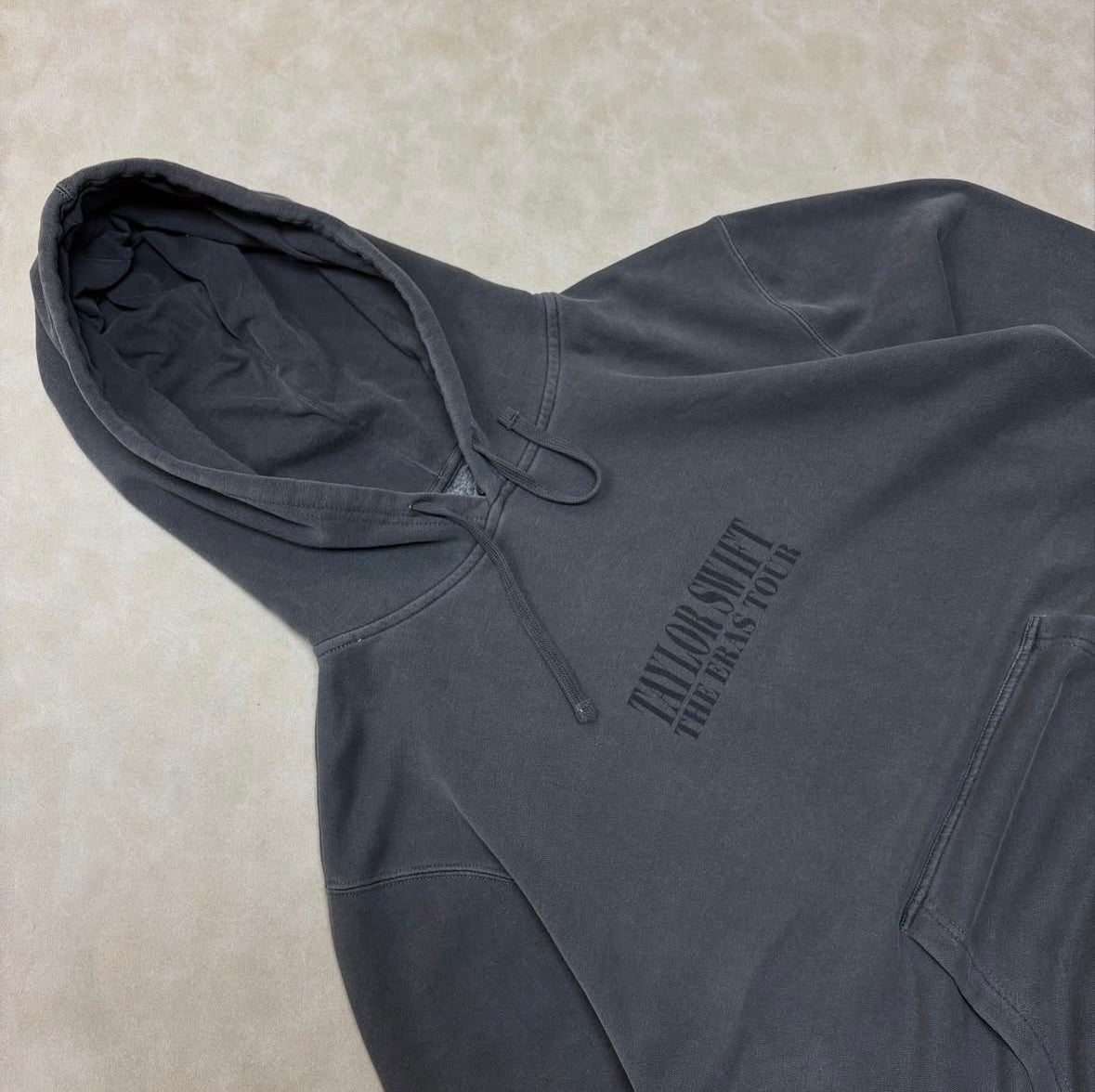TAYLOR SWIFT THE ERAS TOUR
CHARCOAL HOODIE