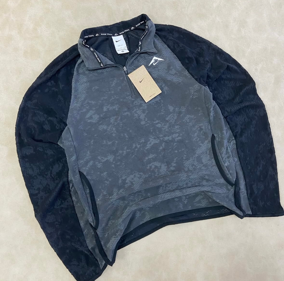 Nike TrailMen’s DriFit 1/2 Zip Running Top