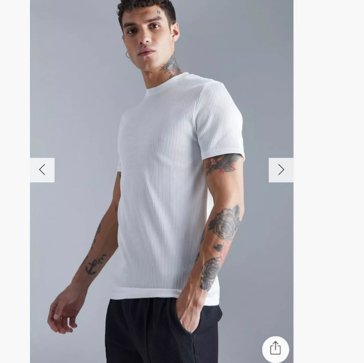 SLIM FIT PLEATED T-SHIRT WITH BACK
TAPE