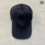 New Era Caps, New York Yankees Velour Trucker Cap
