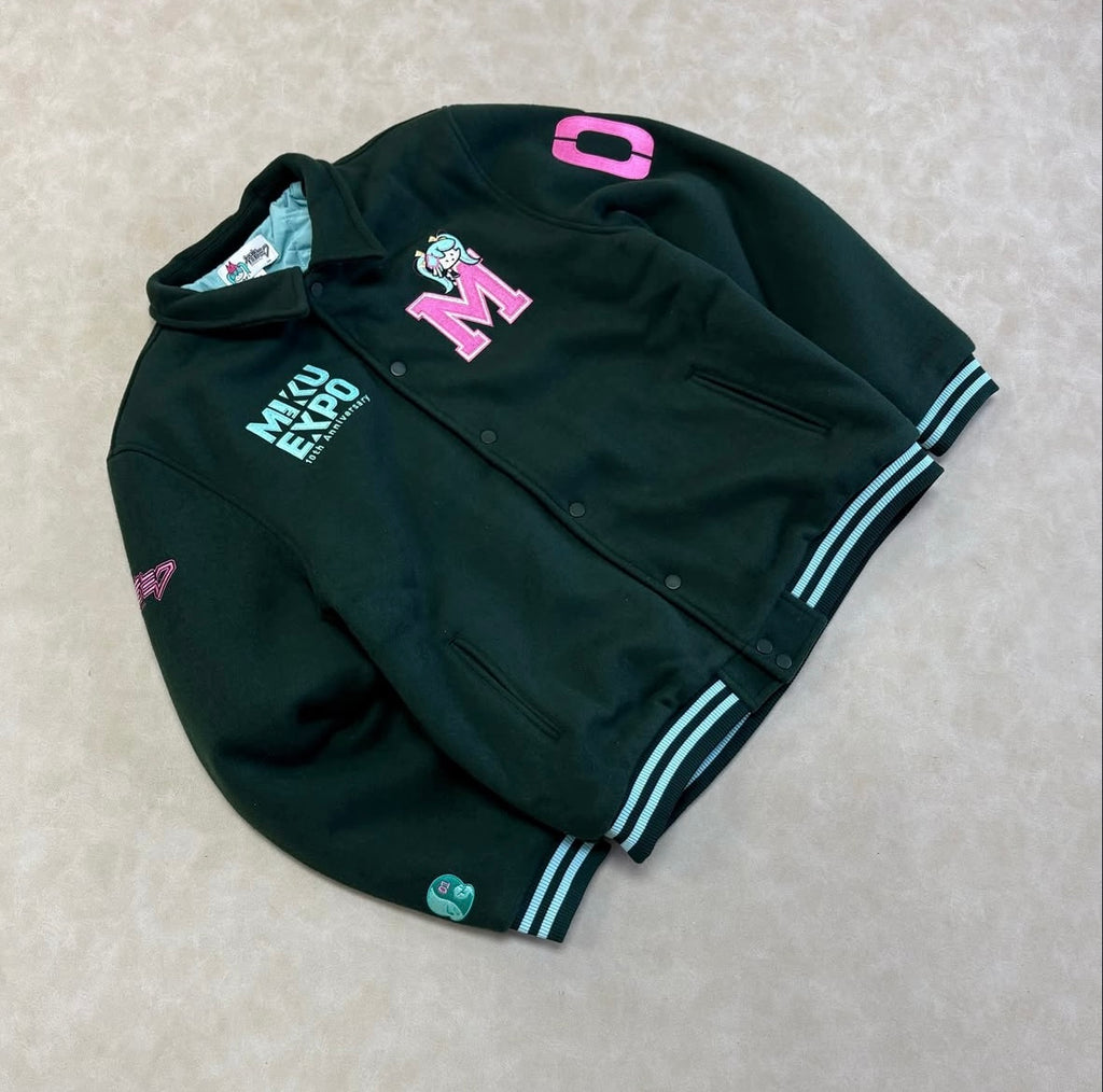 Officially licensed collaboration between
Apari and Crypton Future Media.