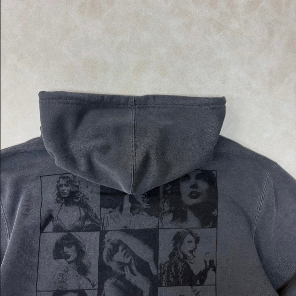 TAYLOR SWIFT THE ERAS TOUR
CHARCOAL HOODIE