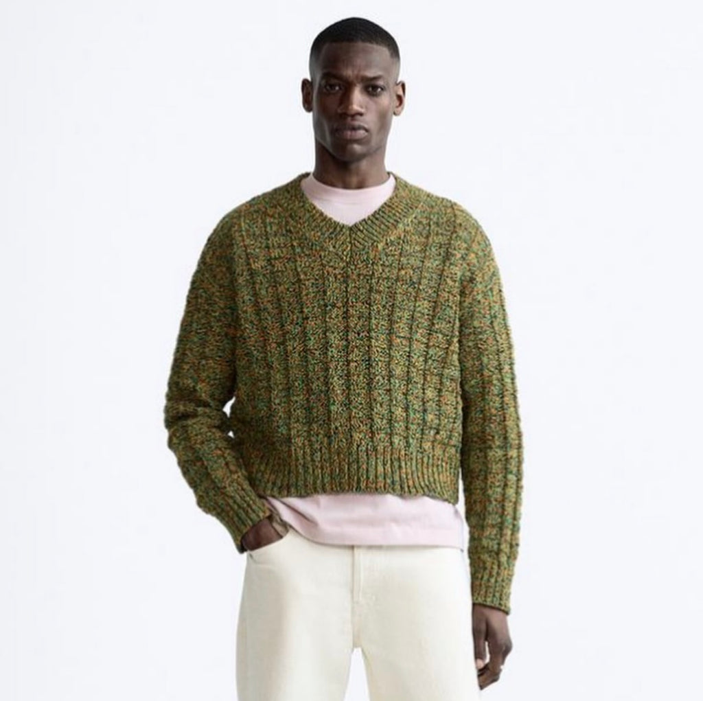 CREW NECK SWEATER MADE OF
EMBOSSED FABRIC
