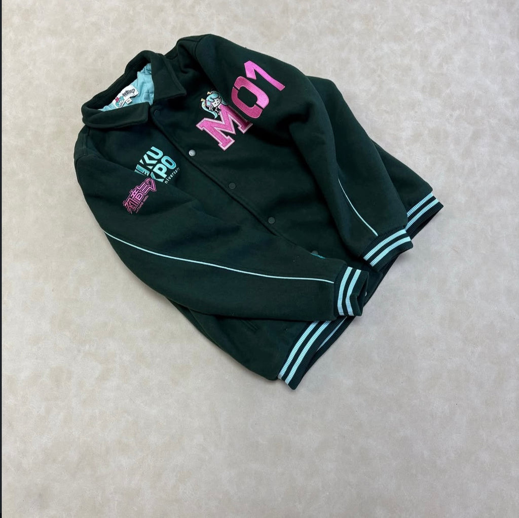 Officially licensed collaboration between
Apari and Crypton Future Media.