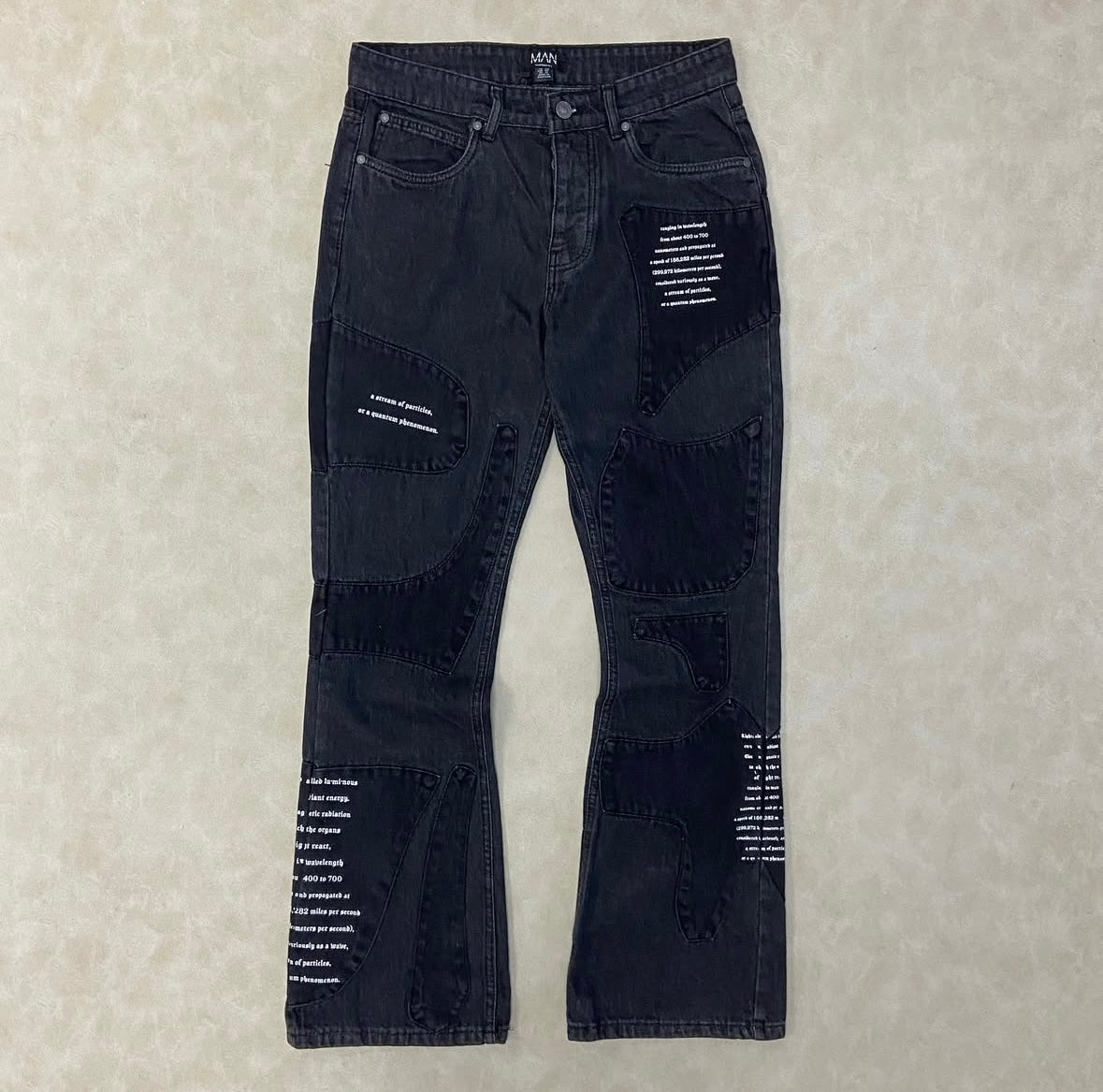 Rigid Slim Flare Patchwork Applique
Jeans