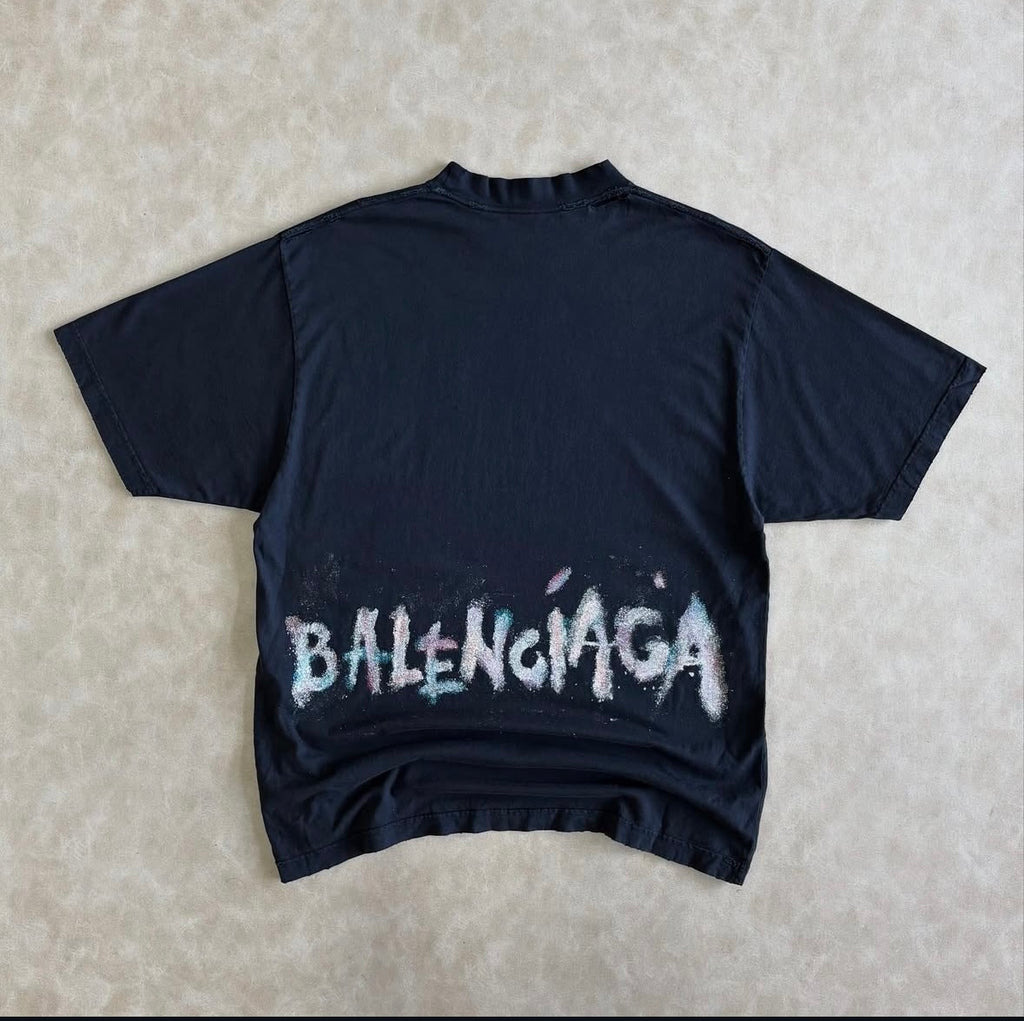 BALENCIAGA NAIL POLISH T-SHIRT
MEDIUM FIT IN FADED BLACK