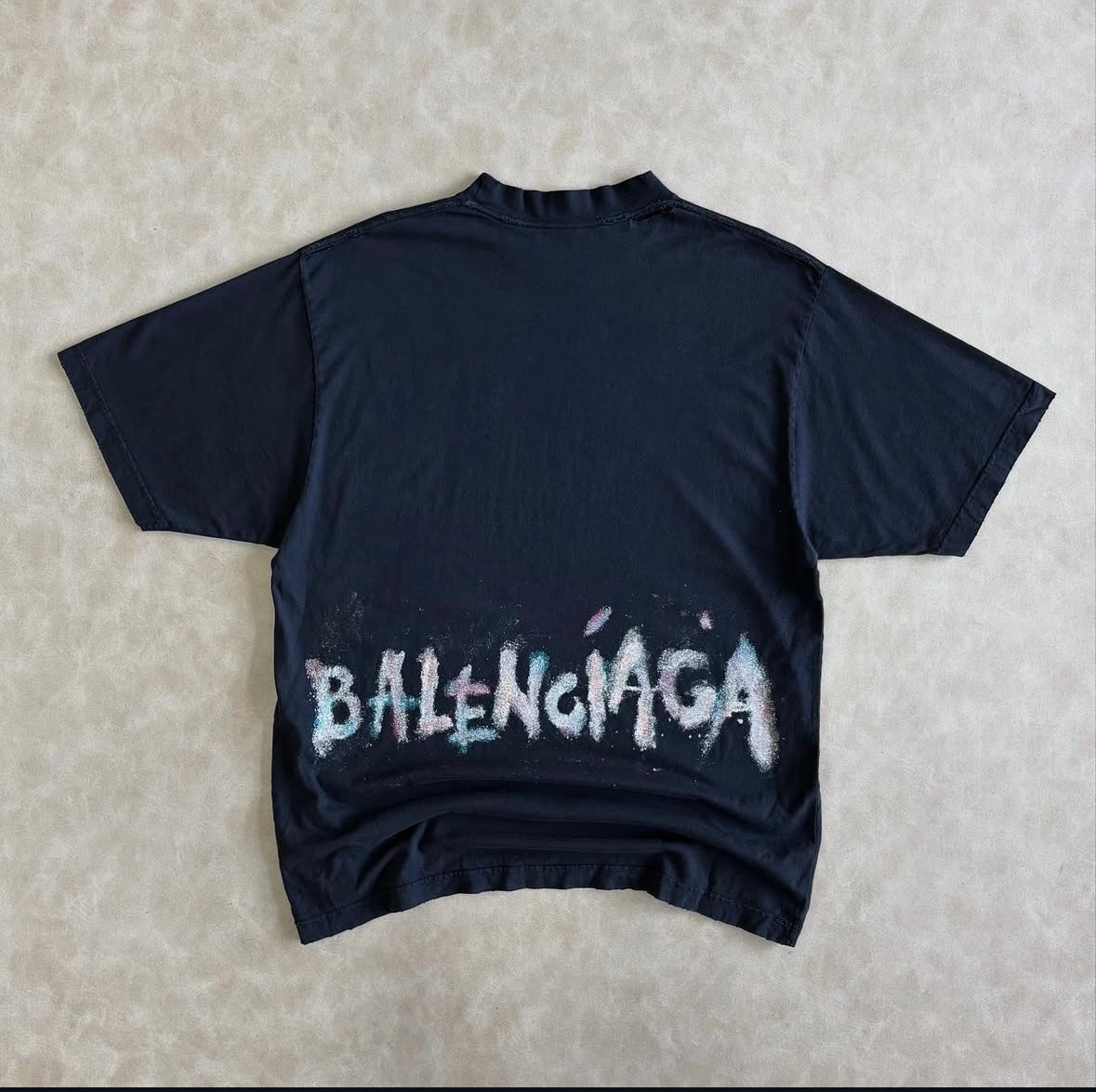 BALENCIAGA NAIL POLISH T-SHIRT
MEDIUM FIT IN FADED BLACK