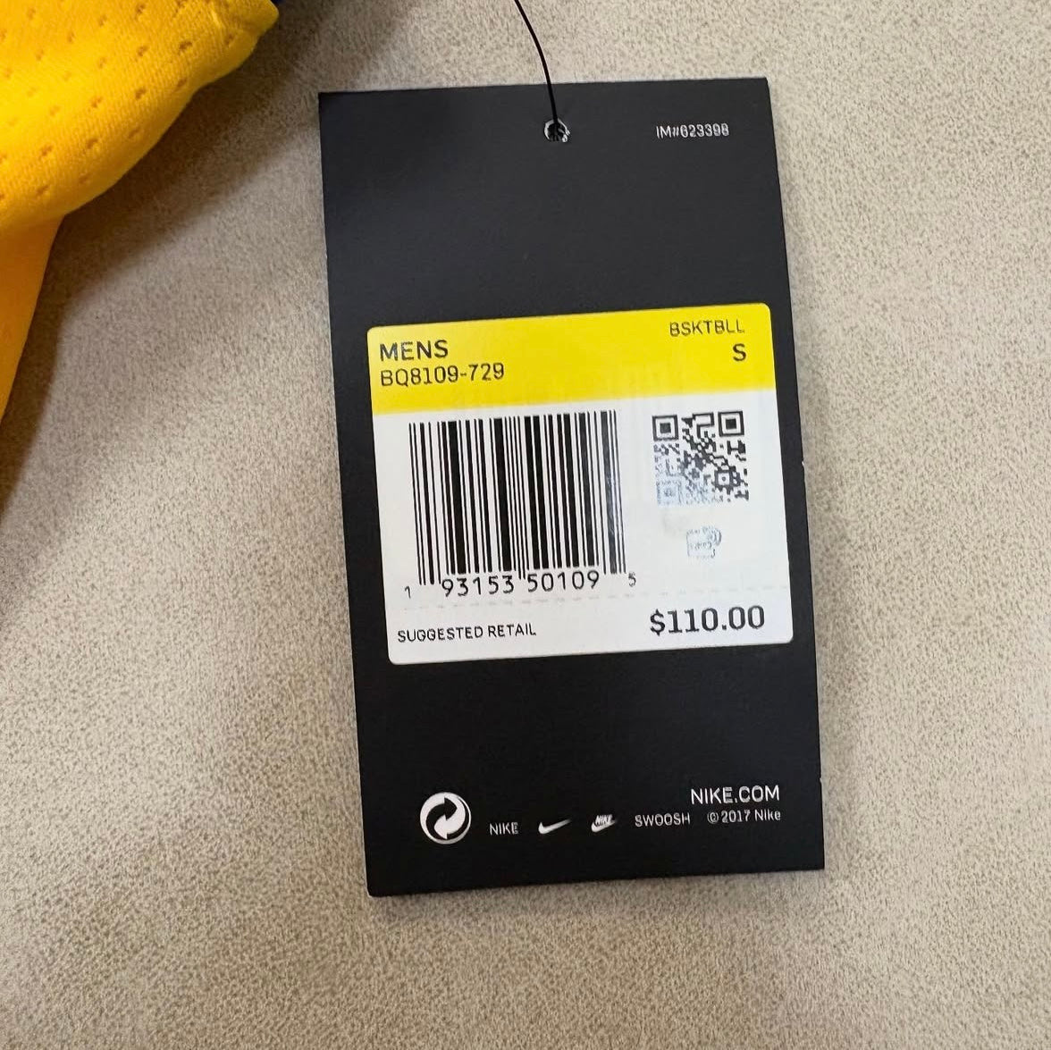 Nike Stephen Curry Golden State
Warriors Yellow Hardwood Classics Swingman Player
Jersey