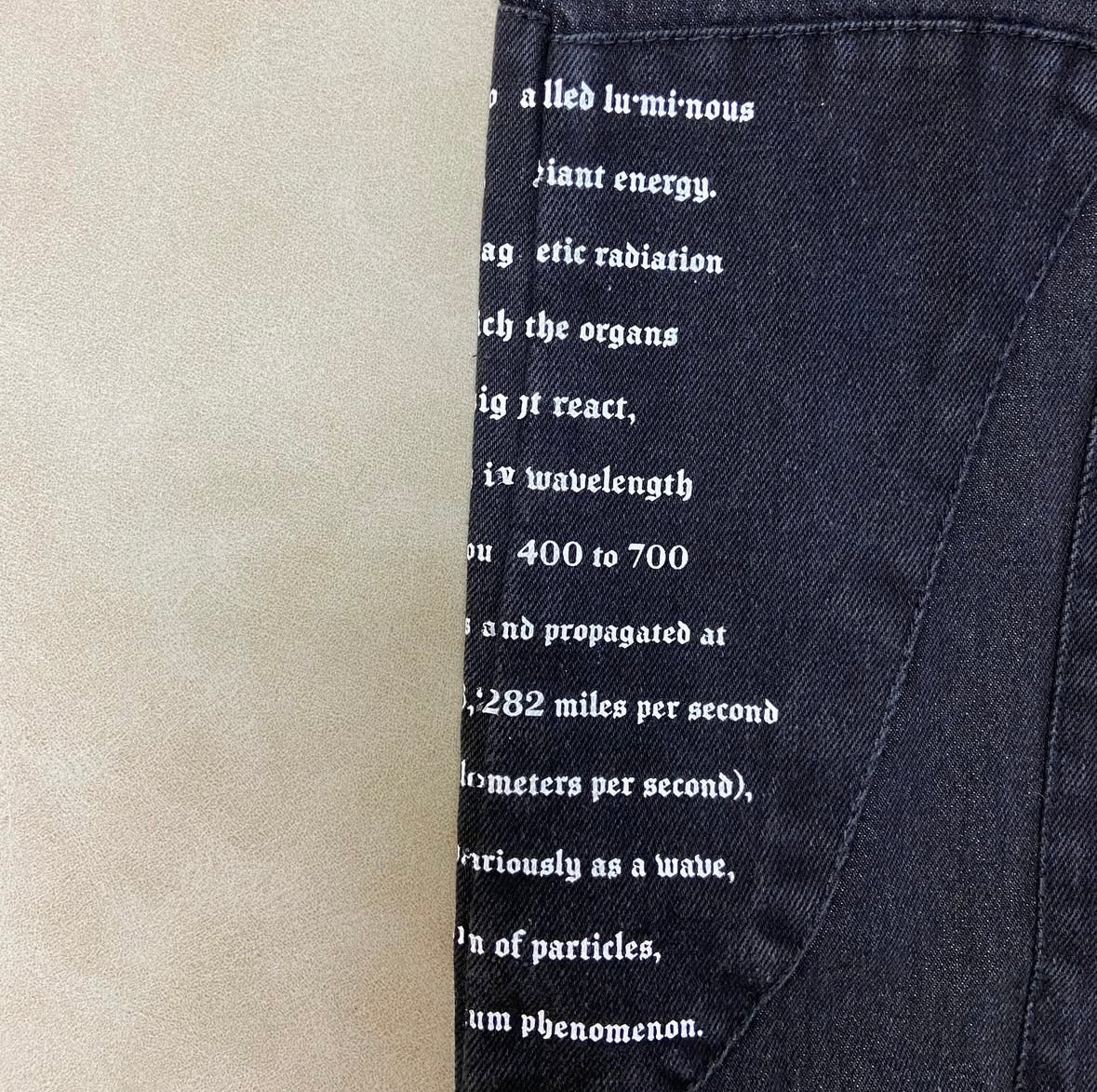 Rigid Slim Flare Patchwork Applique
Jeans