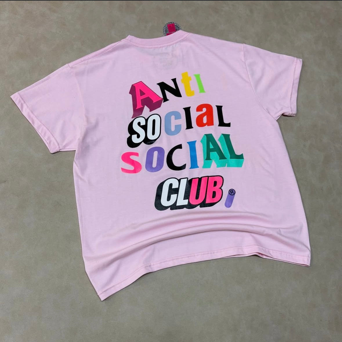 ANTI SOCIAL SOCIAL CLUB EI REAL YO
PINK T-Shirt