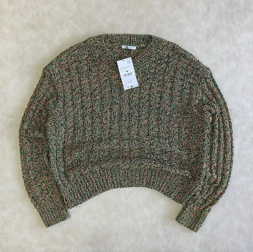 CREW NECK SWEATER MADE OF
EMBOSSED FABRIC