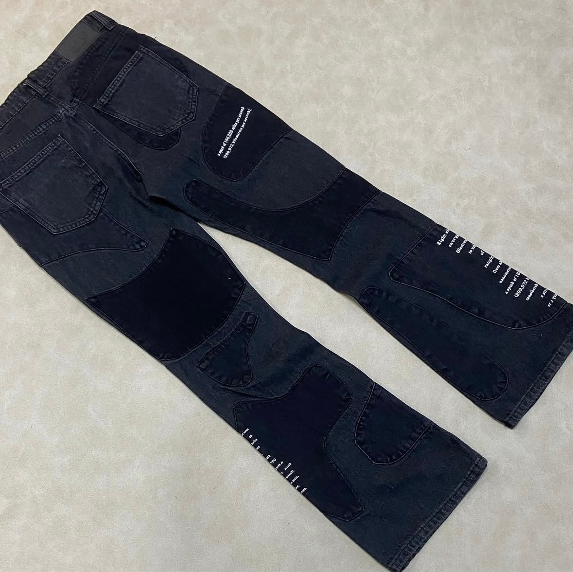 Rigid Slim Flare Patchwork Applique
Jeans