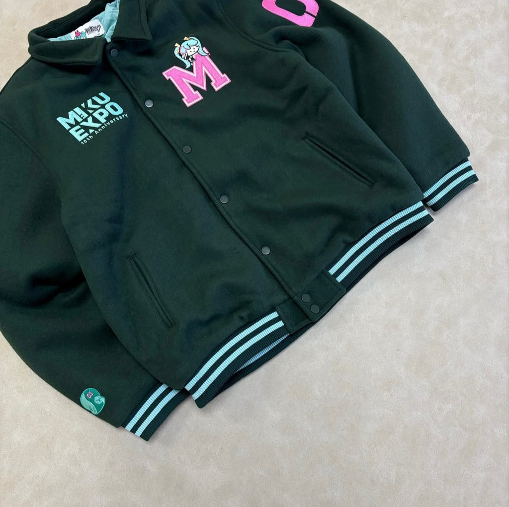 Officially licensed collaboration between
Apari and Crypton Future Media.