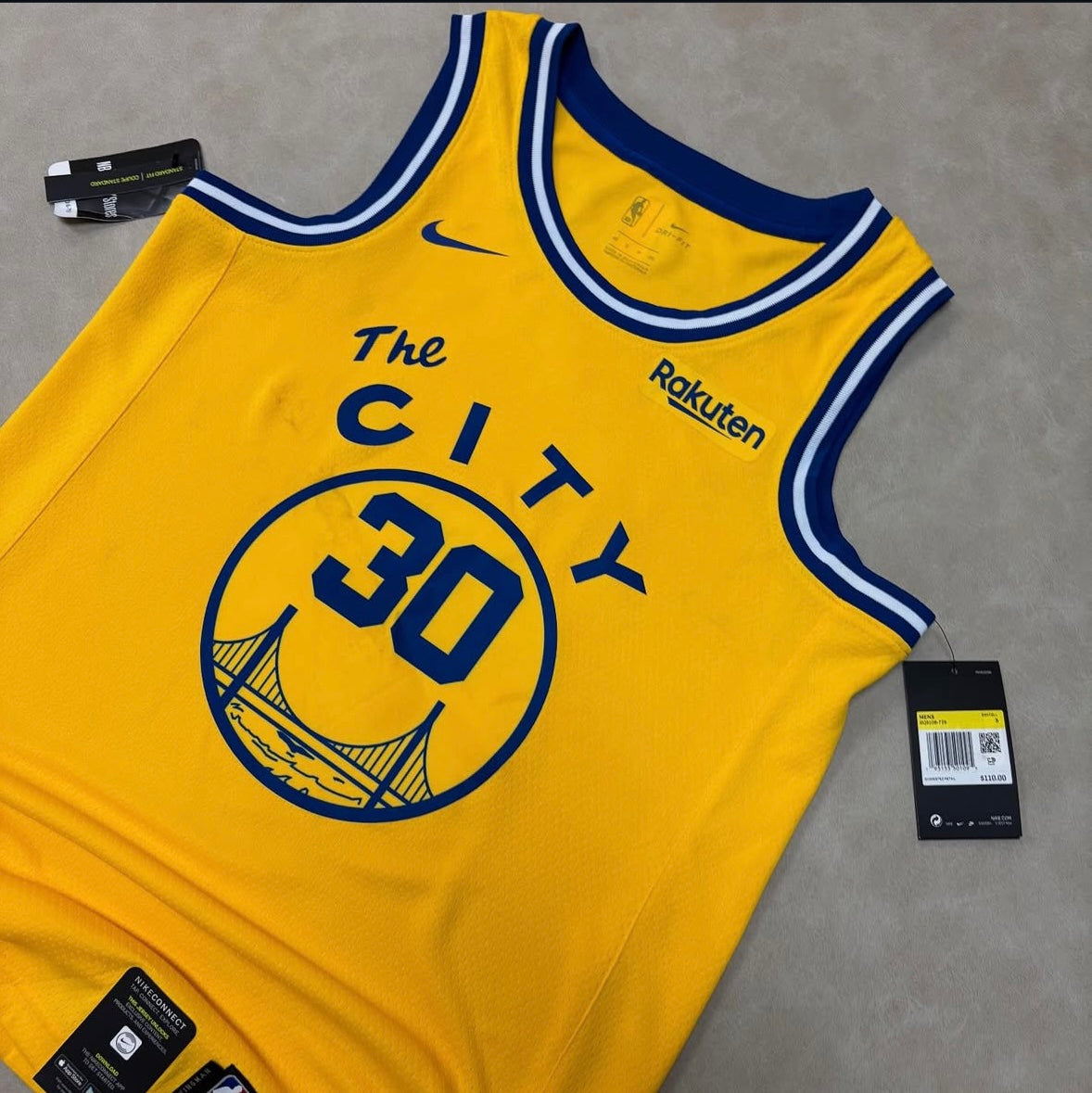 Nike Stephen Curry Golden State
Warriors Yellow Hardwood Classics Swingman Player
Jersey