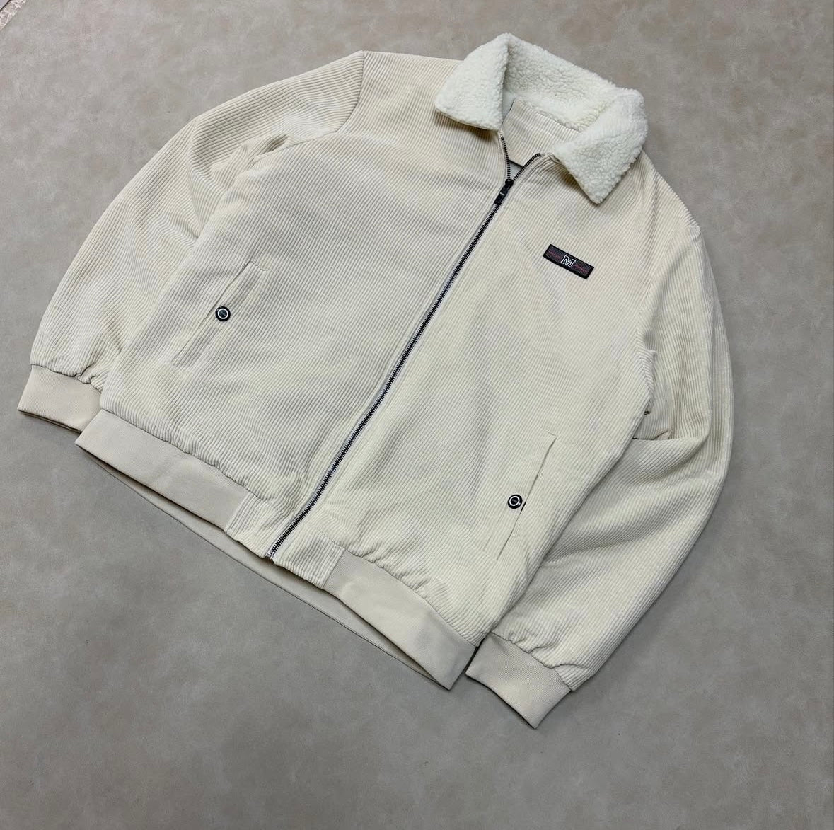 BM Corduroy Sherpa
Jeacket