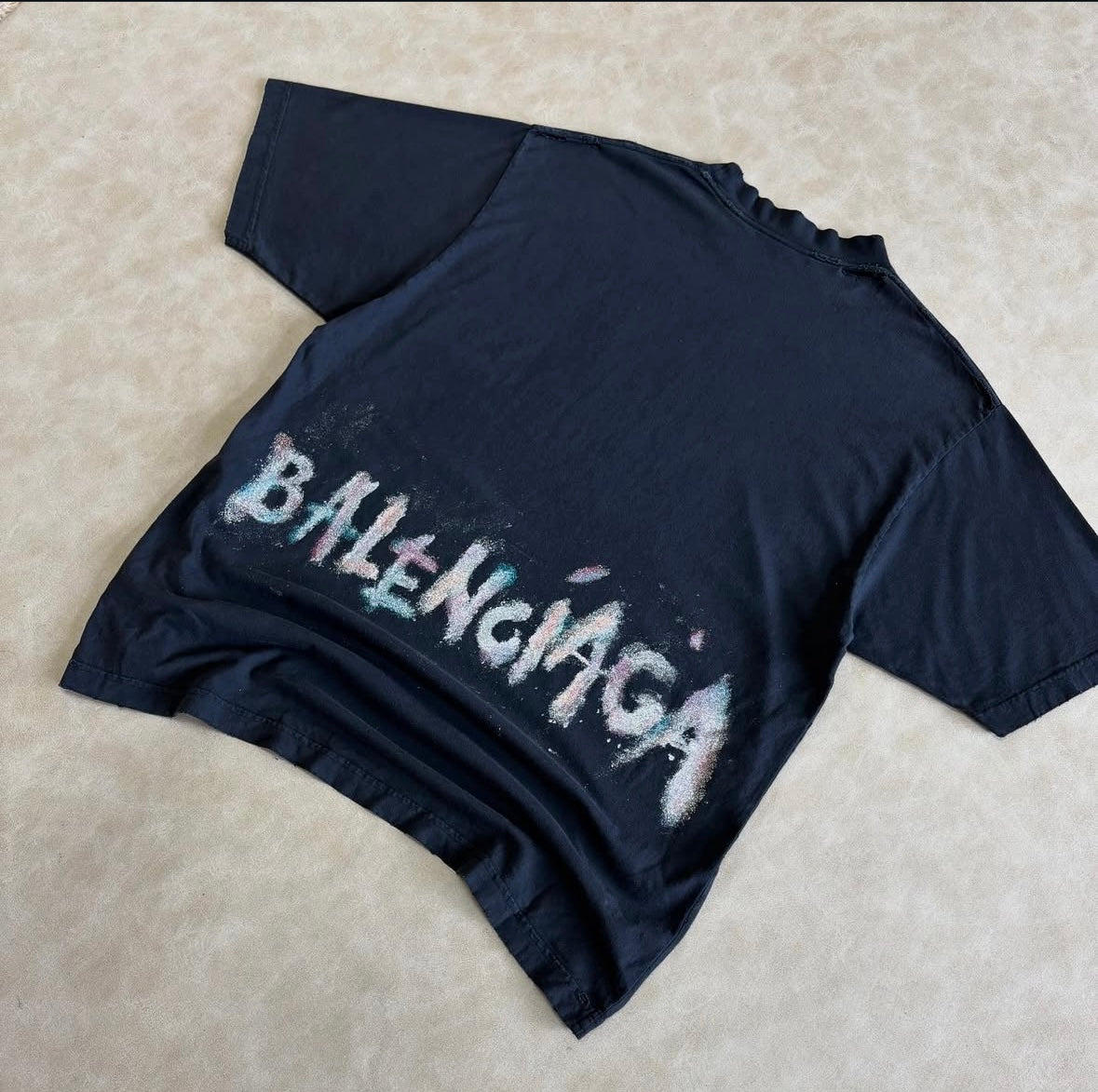 BALENCIAGA NAIL POLISH T-SHIRT
MEDIUM FIT IN FADED BLACK