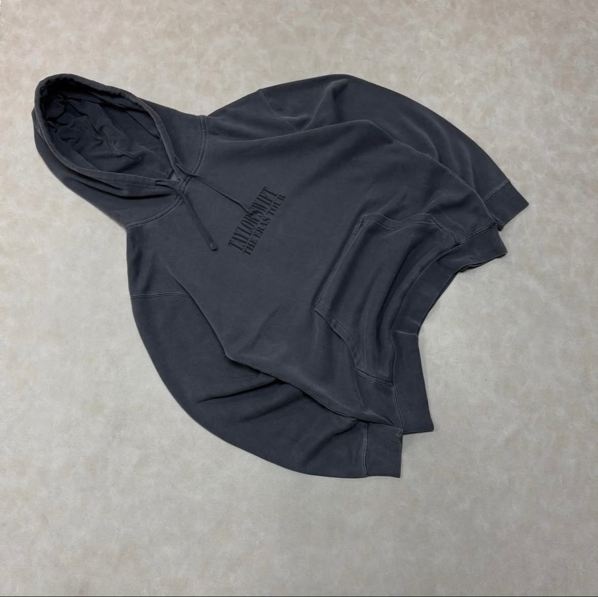 TAYLOR SWIFT THE ERAS TOUR
CHARCOAL HOODIE