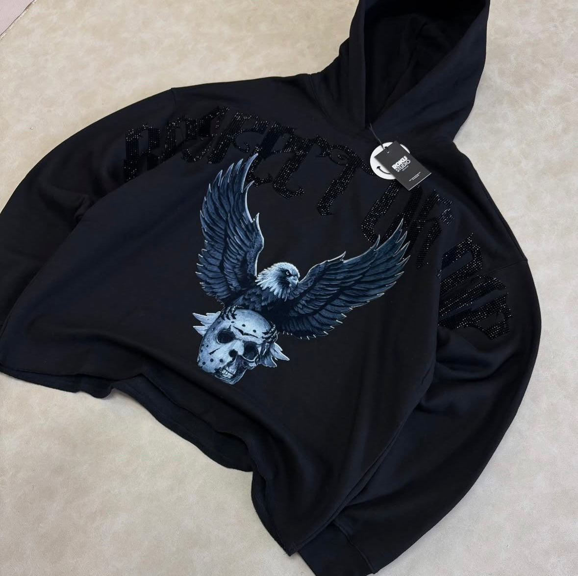 ROKU STUDIO Respect Or Die Cropped
Graphic Hoodie