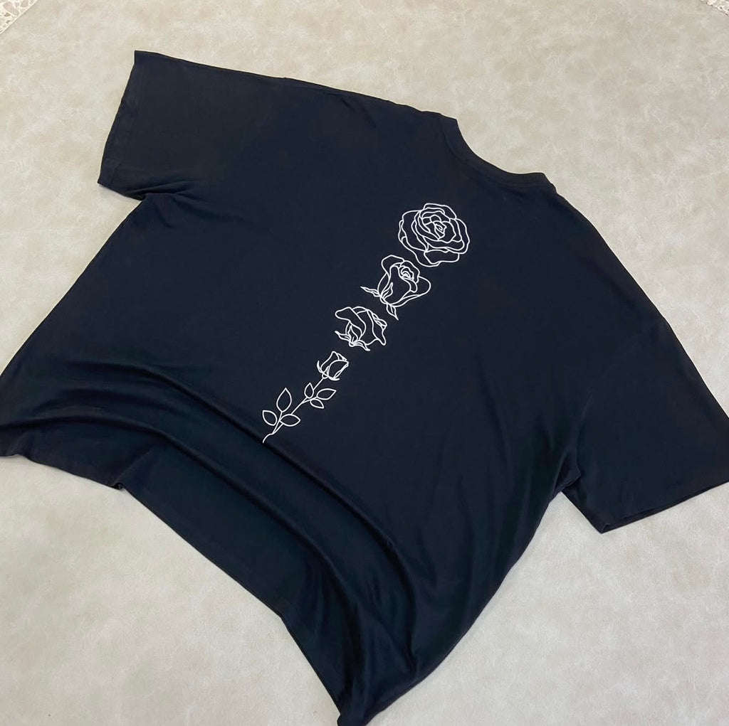 Plus Oversized Floral Line Drawing Print
T-Shirt
