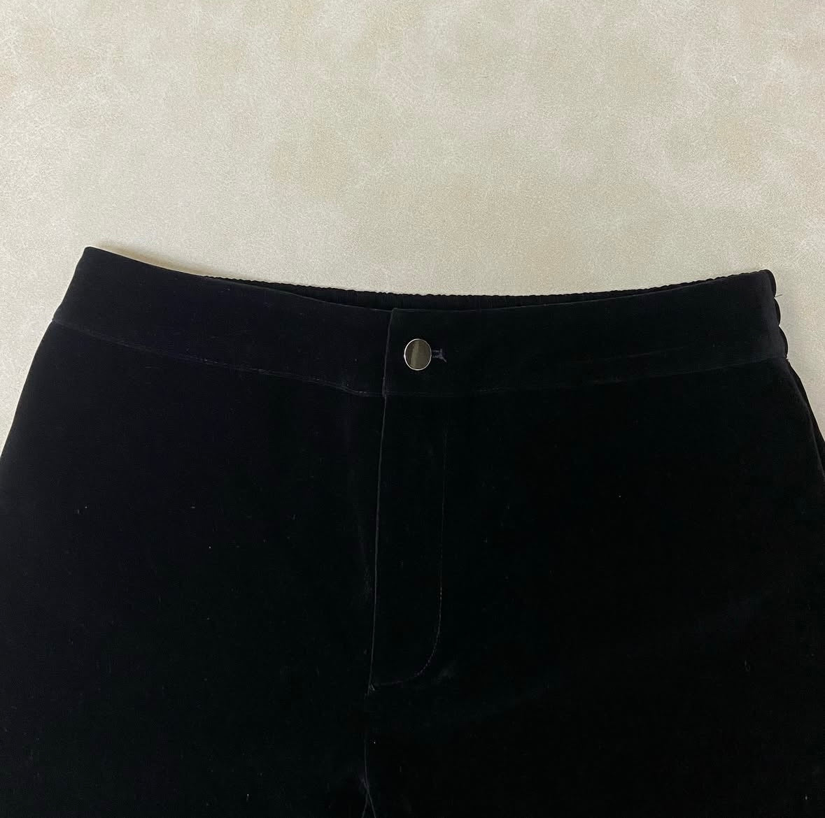 STRAIGHT VELVET TROUSERS WITH
FIXED WAIST