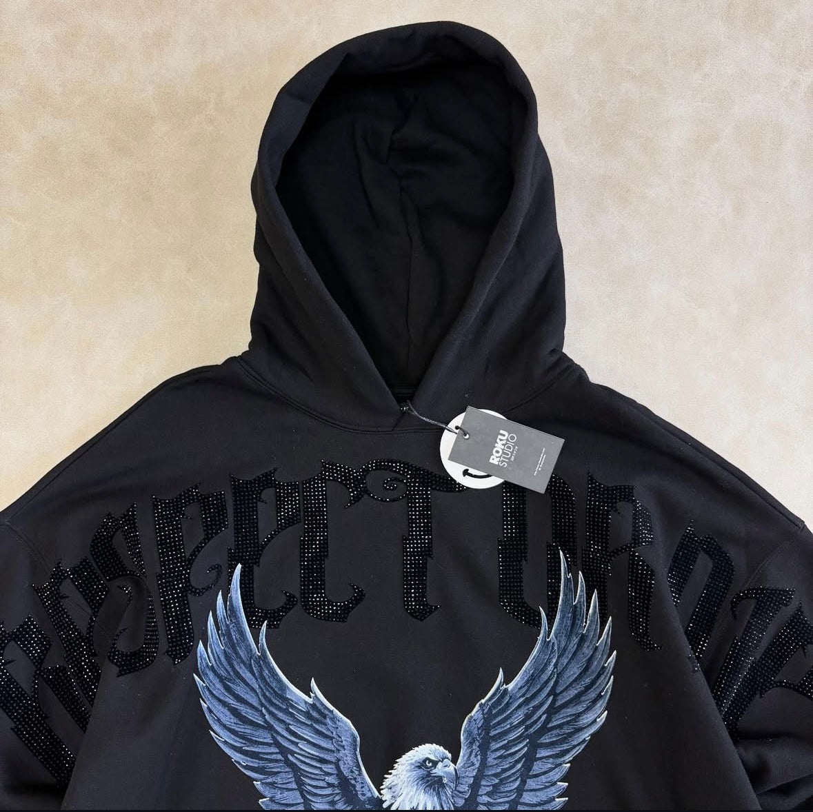 ROKU STUDIO Respect Or Die Cropped
Graphic Hoodie