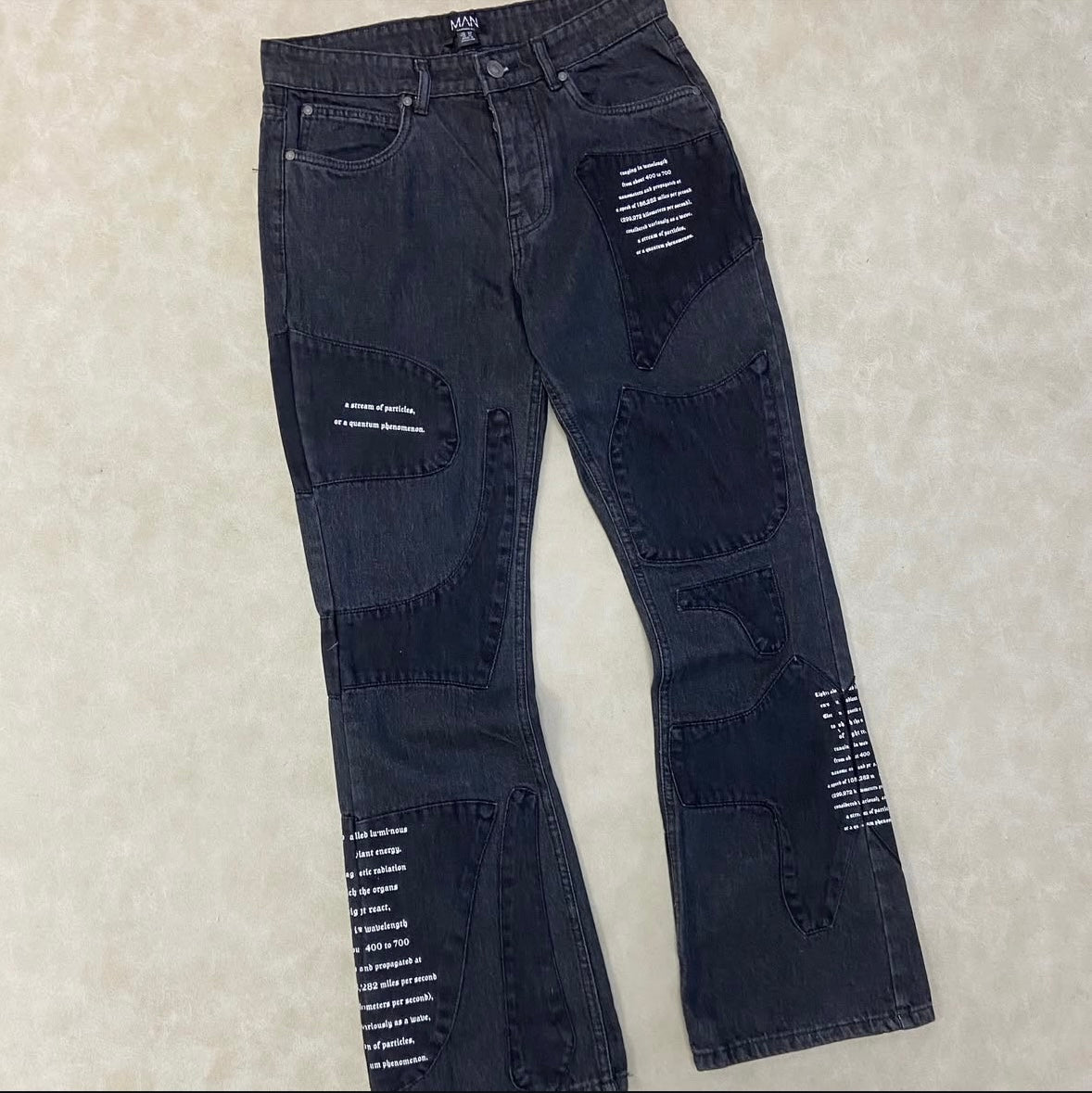 Rigid Slim Flare Patchwork Applique
Jeans