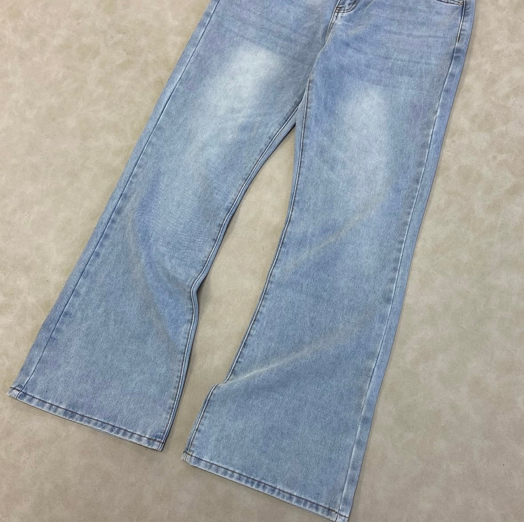 Relaxed Flare Jeans