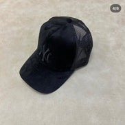 New Era Caps, New York Yankees Velour Trucker Cap