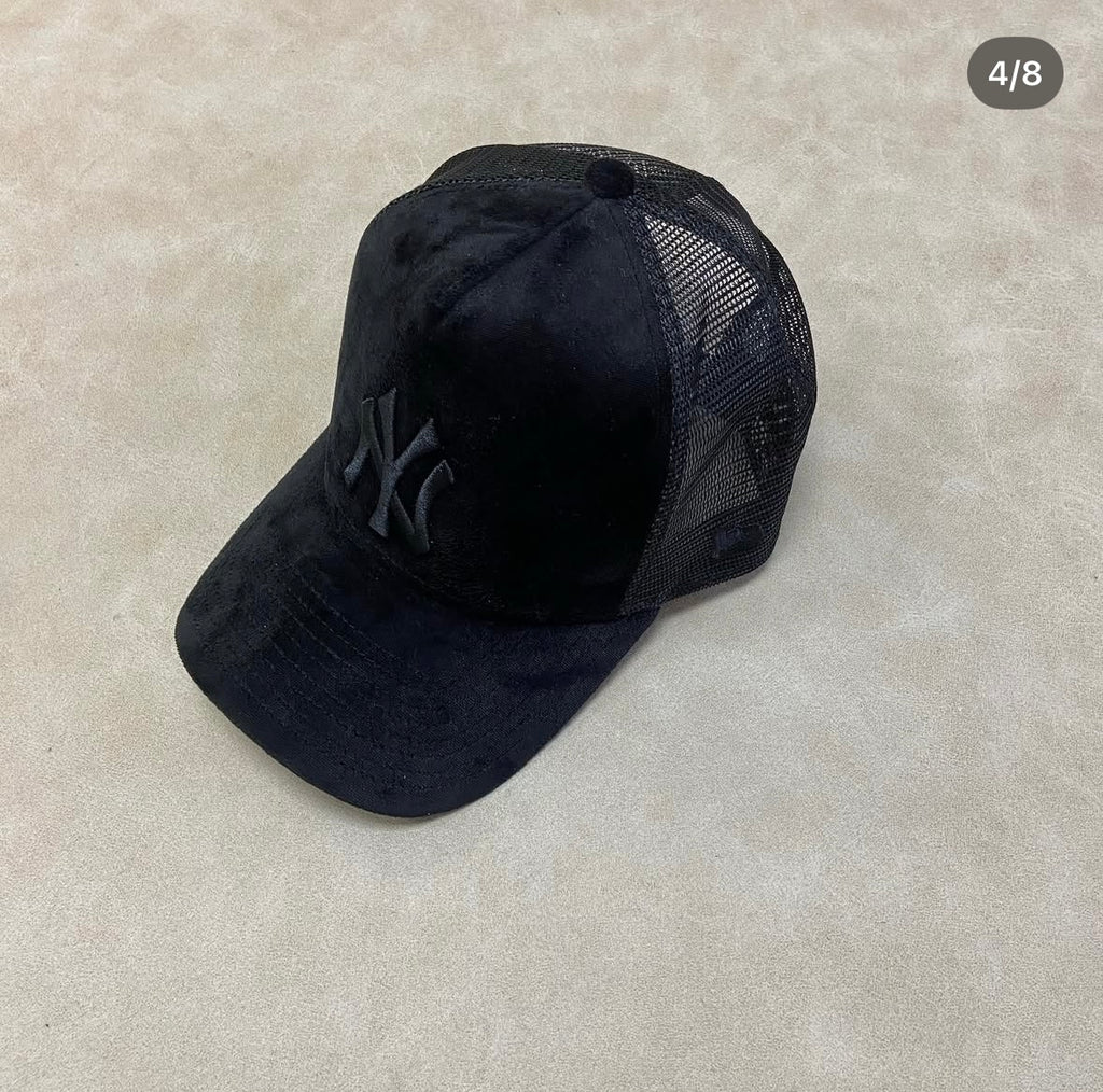 New Era Caps, New York Yankees Velour Trucker Cap