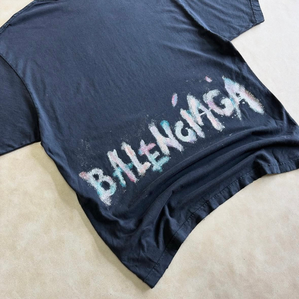 BALENCIAGA NAIL POLISH T-SHIRT
MEDIUM FIT IN FADED BLACK