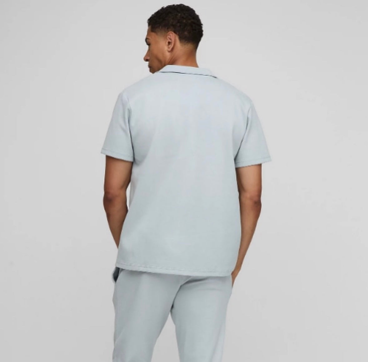 Short-sleeved shirt with lapels)