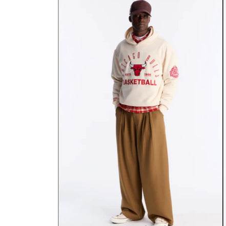UltraGame Bulls Embroidered Oversized Hoodie