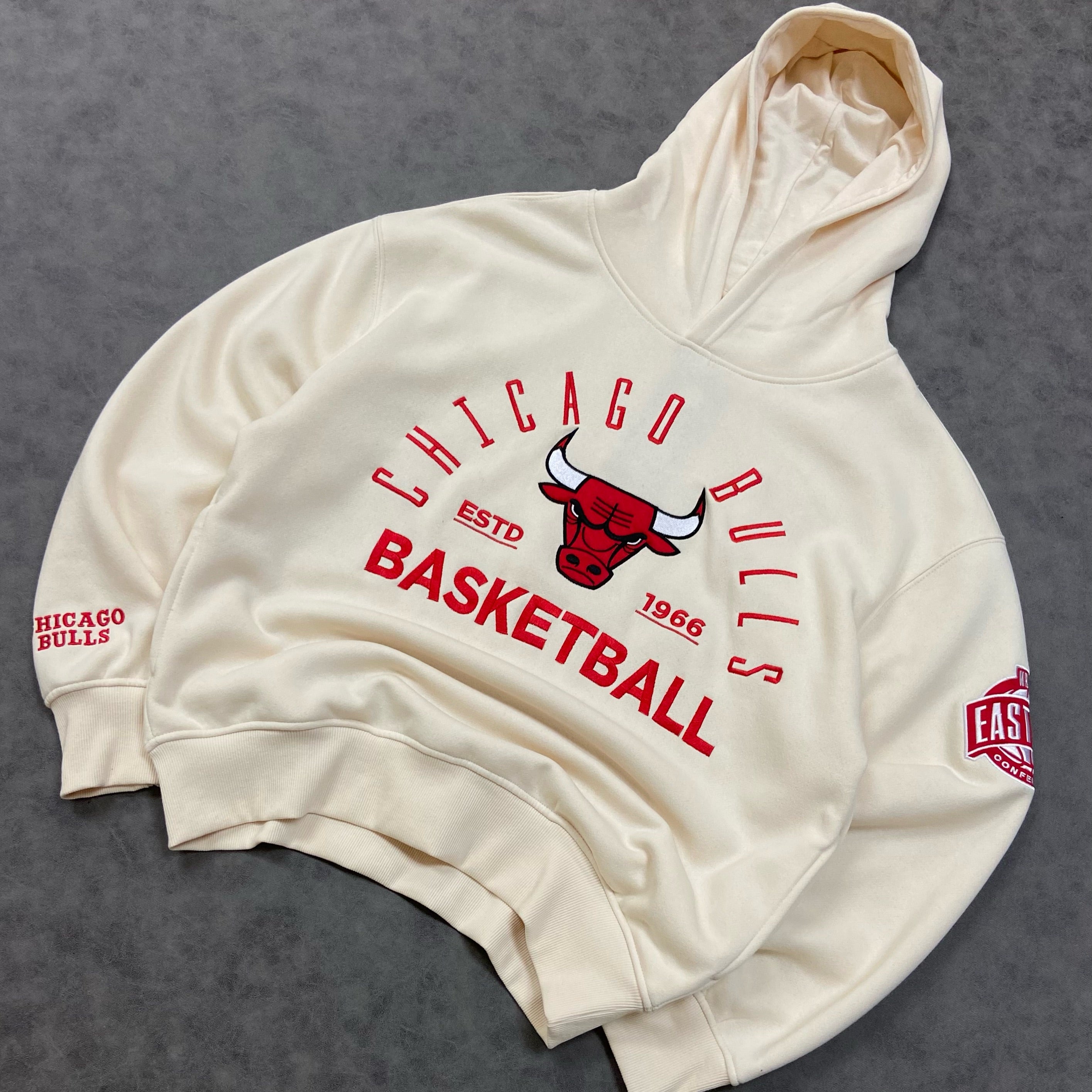 UltraGame Bulls Embroidered Oversized Hoodie