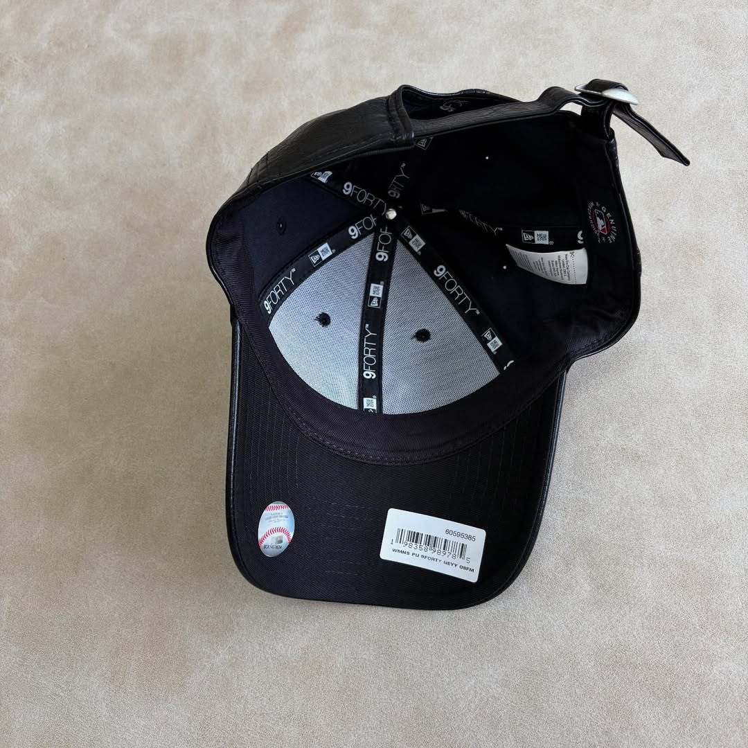 New York Yankees Crinkled Pu 9FORTY Cap ( Black )