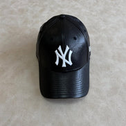 New York Yankees Crinkled Pu 9FORTY Cap ( Black )