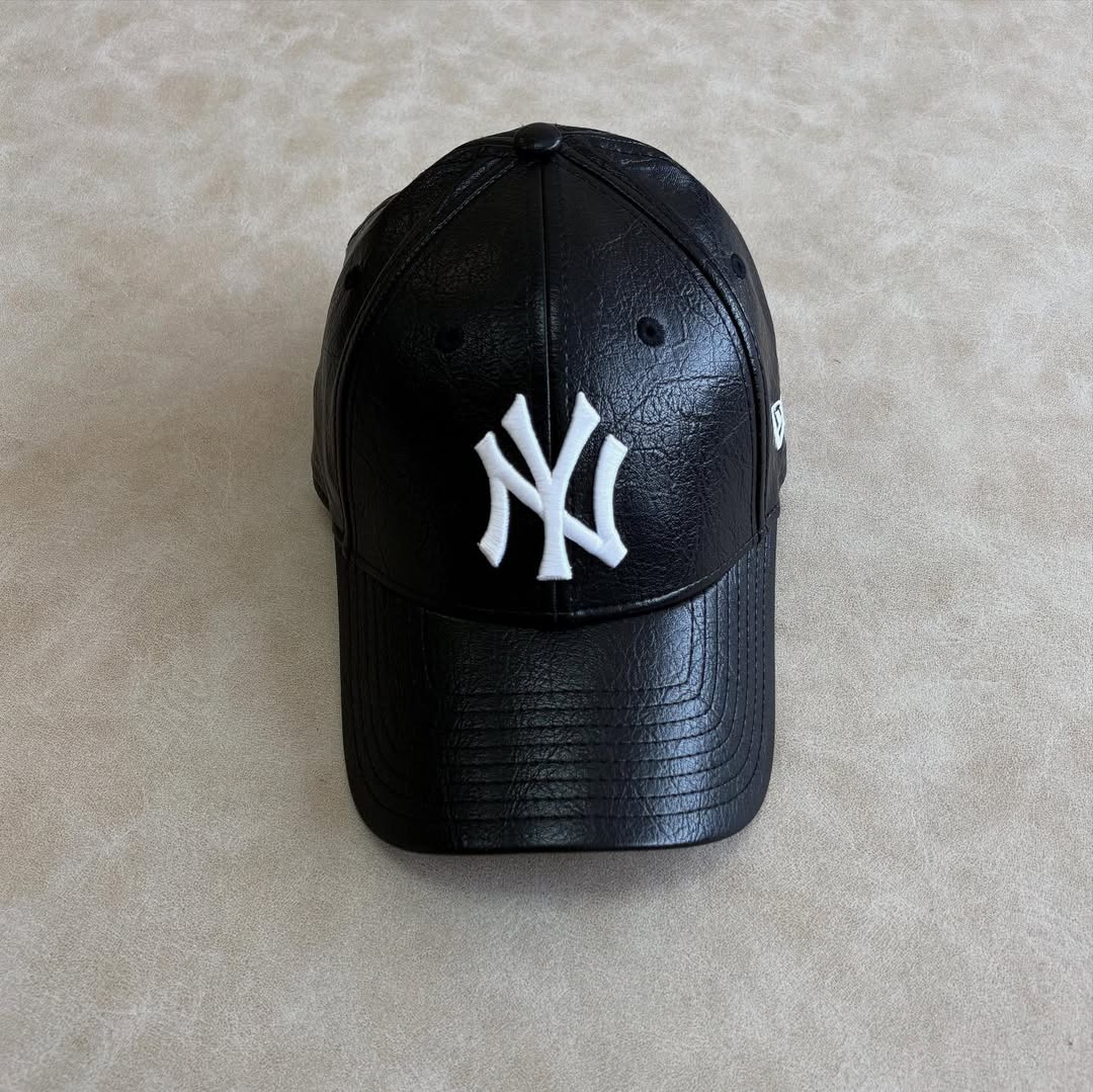 New York Yankees Crinkled Pu 9FORTY Cap ( Black )
