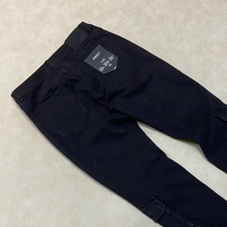 MID-RISE SLIM-FIT CARGO JEANS