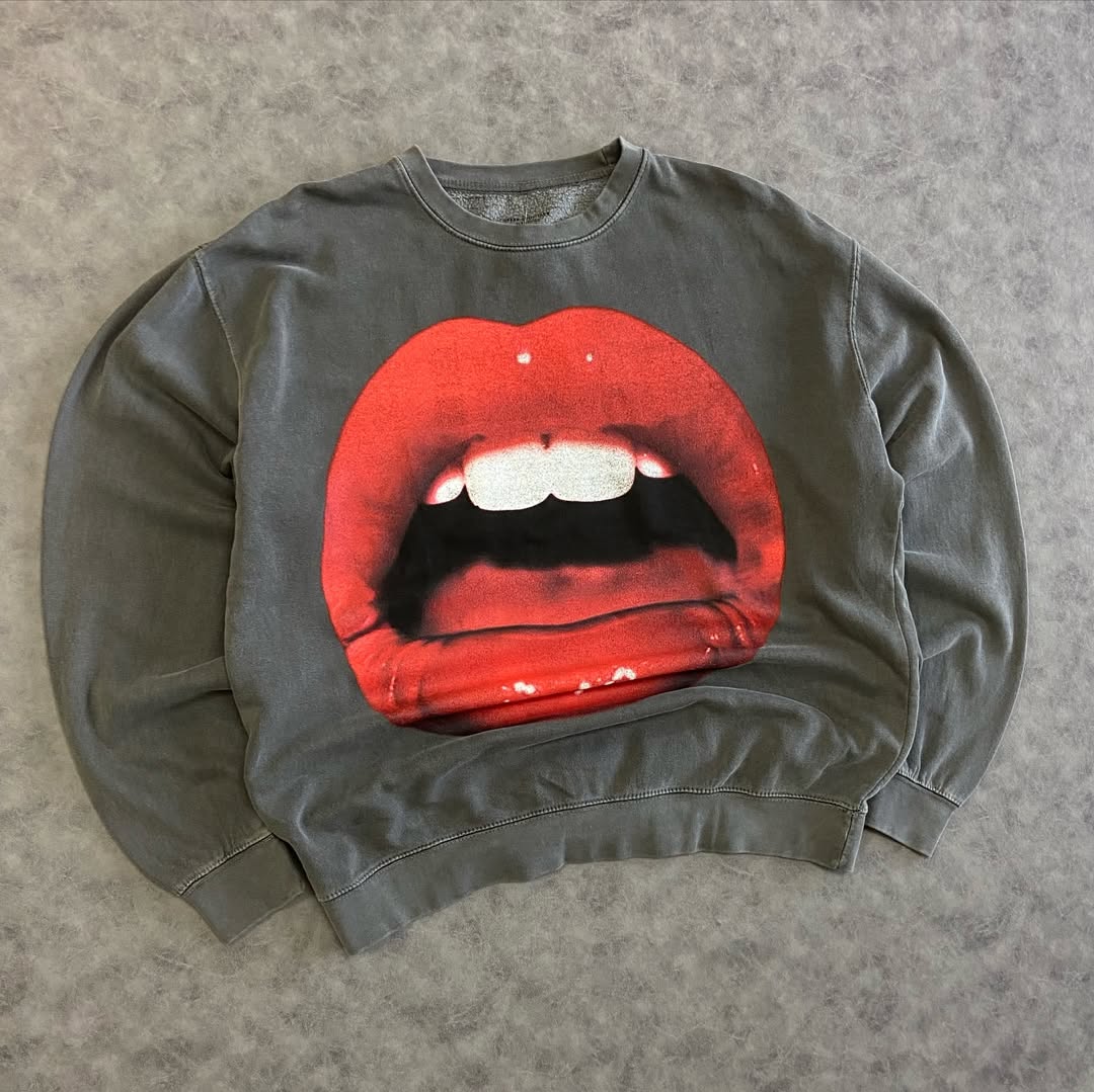 Long-Sleeved Shirt With Lip Print